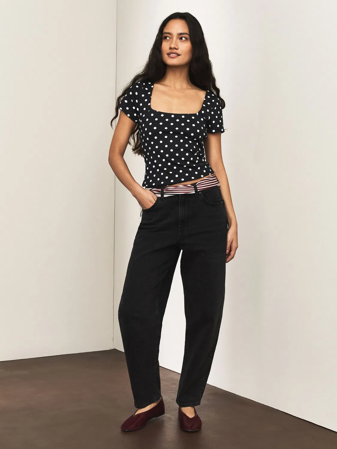 Топ с квадратным вырезом Polka Dot Square Neck Short Sleeve Top Next, черный/экрю в горошек — фото 2