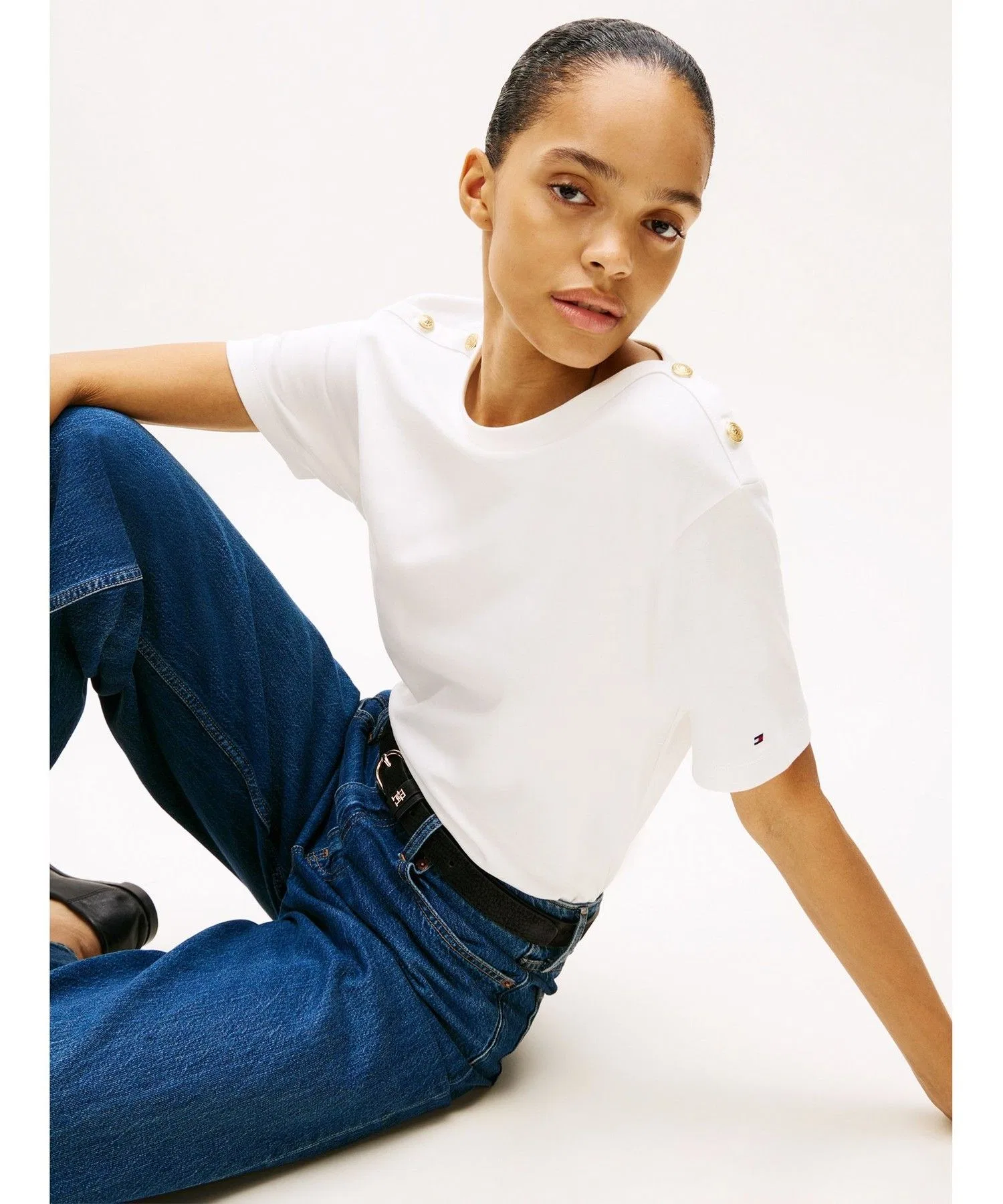 Женская футболка с золотыми пуговицами Tommy Hilfiger чёрная — фото 3