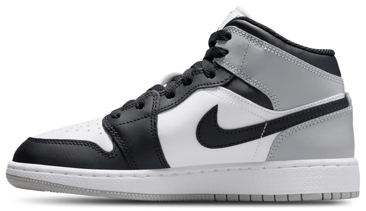 Кроссовки для мальчиков AJ 1 Mid Jordan, цвет White/Light Smoke/Black — фото 2