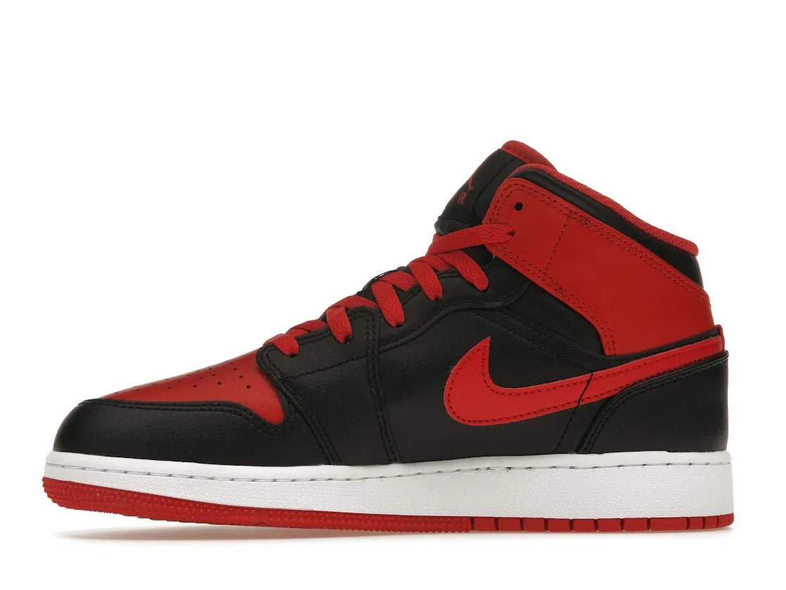 Детские кроссовки для мальчиков с высоким берцем Jordan 1 Mid Jordan, Black/Fire Red/White — фото 3