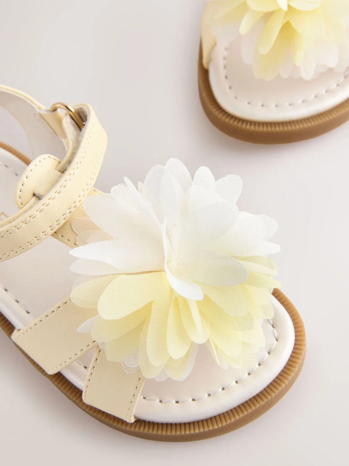 Сандалии с цветочным декором Lemon Yellow Flower Corsage Next, лимонно-желтый — фото 3