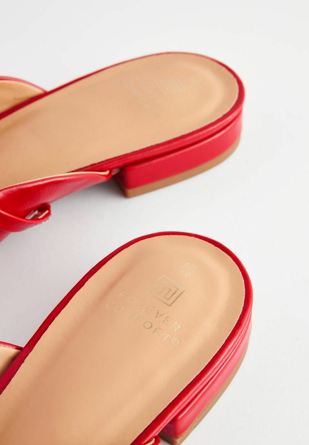 

Мюли FOREVER COMFORT POINT TOE STRAPPY REGULAR FIT Next, красный