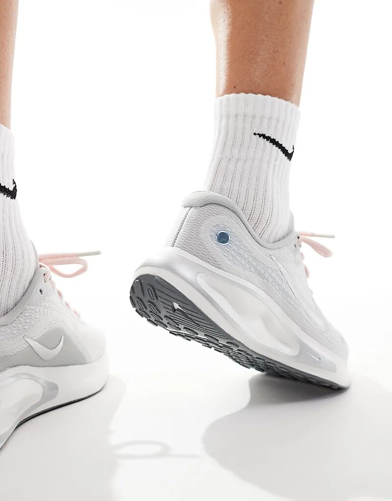 Кроссовки Journey Run серого цвета Nike Running — фото 4