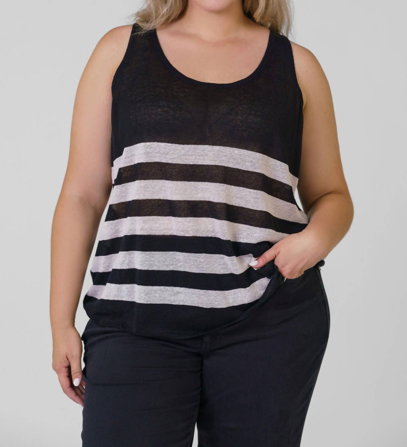 

Облегченная полосатая майка плюс размера в черную полоску Nic + Zoe