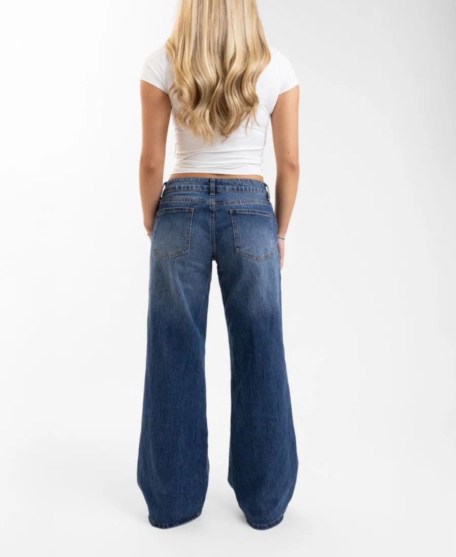 Джинсы с заниженной талией и широкими штанинами, модель EM + Cass EM+CASS, Medium Wash — фото 2