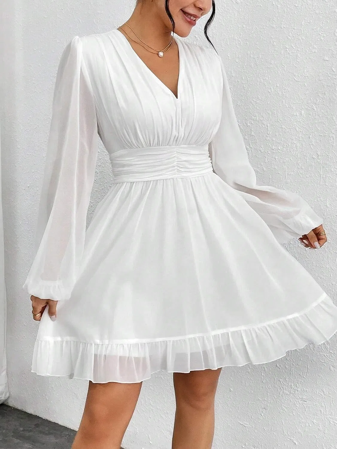Женское мини-платье А-силуэта с глубоким V-вырезом, White — фото 4