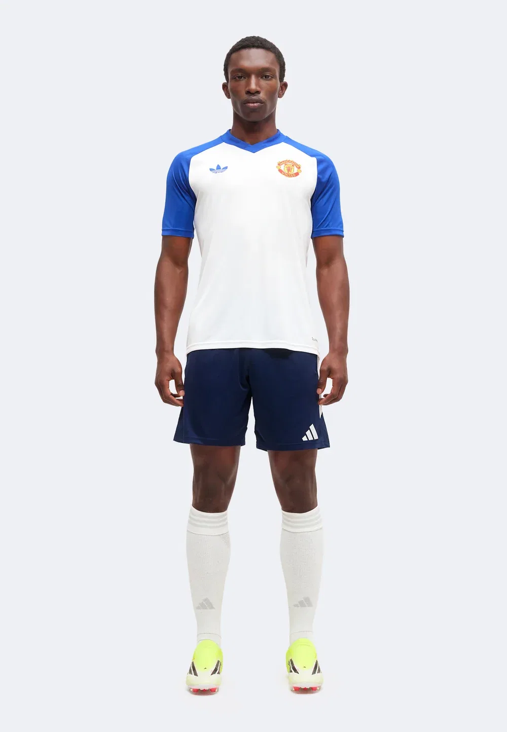 Предматчевая форма «Манчестер Юнайтед» 26/27 Adidas Originals, White/Team Royal Blue — фото 2