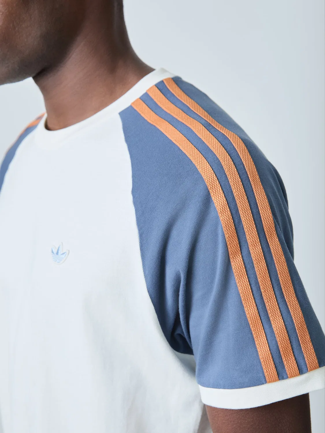 Футболка с тремя полосками adidas Originals, белый — фото 4