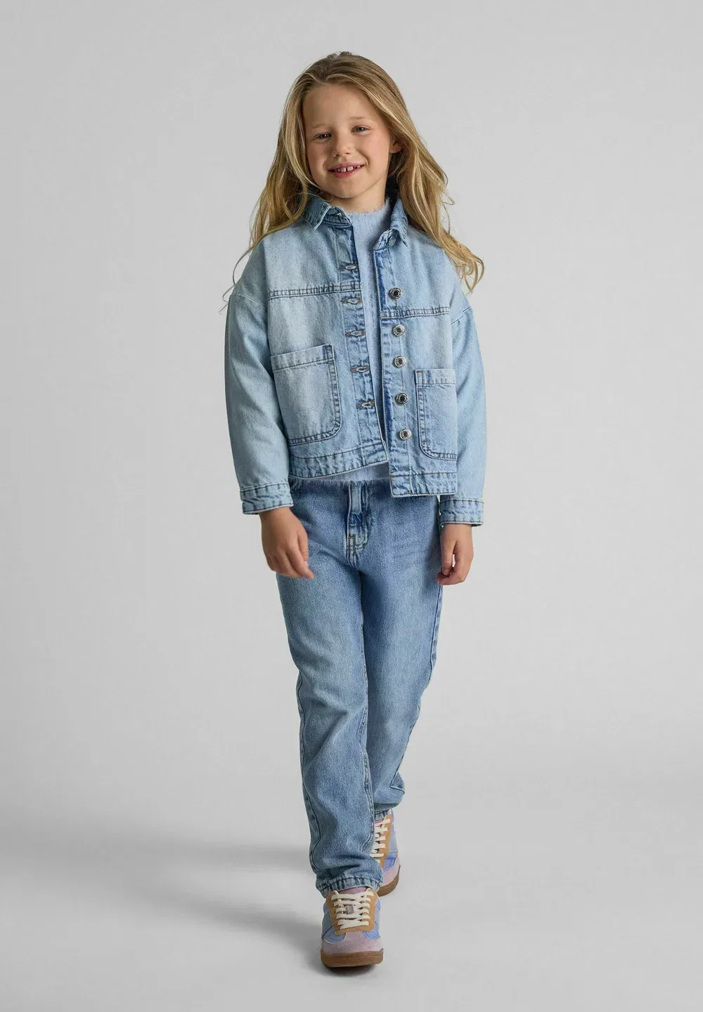 Стиль - джинсовая куртка Minoti, Light Blue Denim