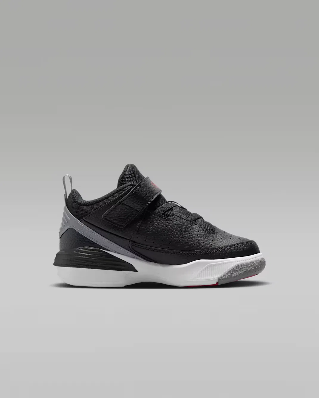 Детские кроссовки Jordan Max Aura 5, Black/White/Cement Grey/University Red — фото 3
