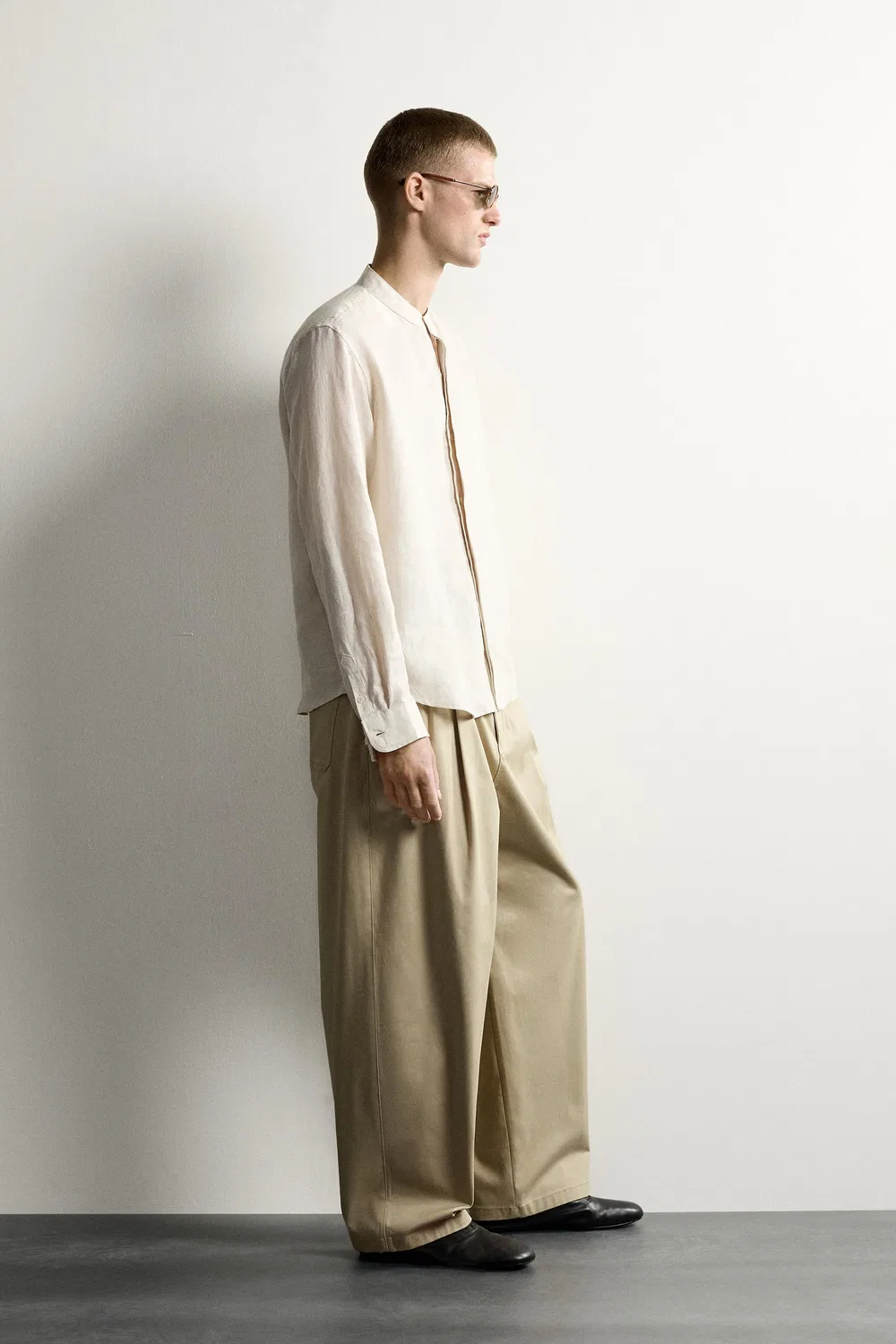 Рубашка свободного кроя из 100% льна. ZARA, Light beige — фото 4