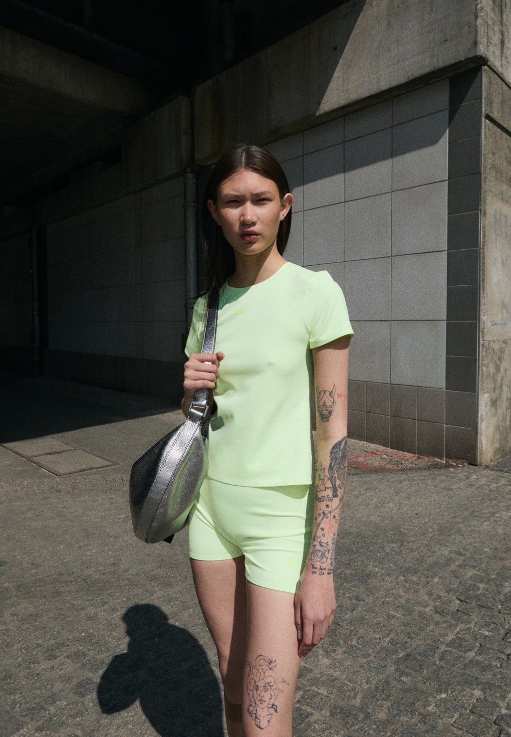 

Базовая футболка Nike Sportswear, неоново-желтый