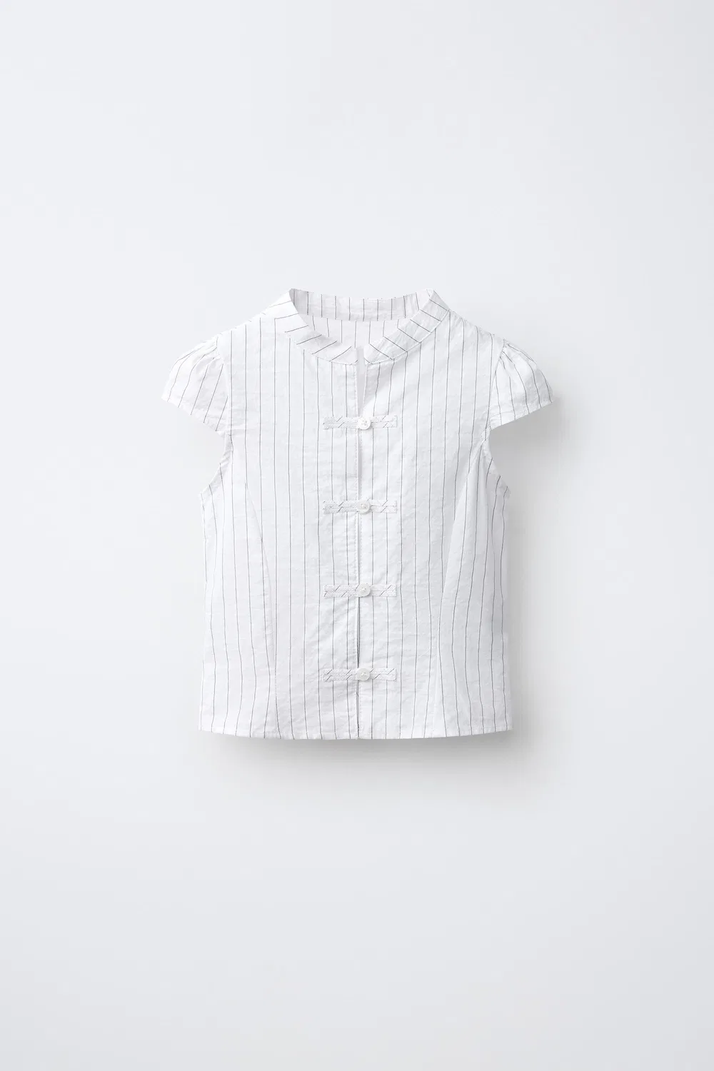 Рубашка в полоску с застежкой в виде лягушки. ZARA, Black/White