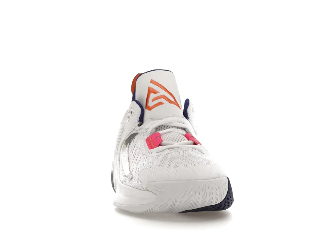 Детские кроссовки для мальчиков Nike Giannis Immortality 2, White/Deep Royal Blue/Hyper Pink/Multi-Color — фото 2