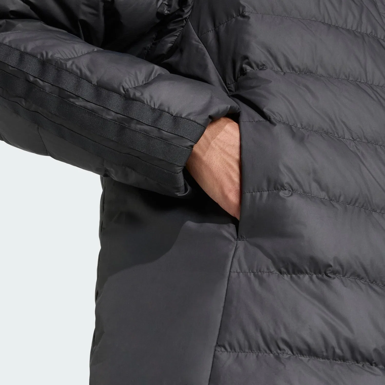 Мужская утепленная парка с капюшоном CLIMAWARM 3-Streifen Light Daunenparka Adidas, Schwarz — фото 4
