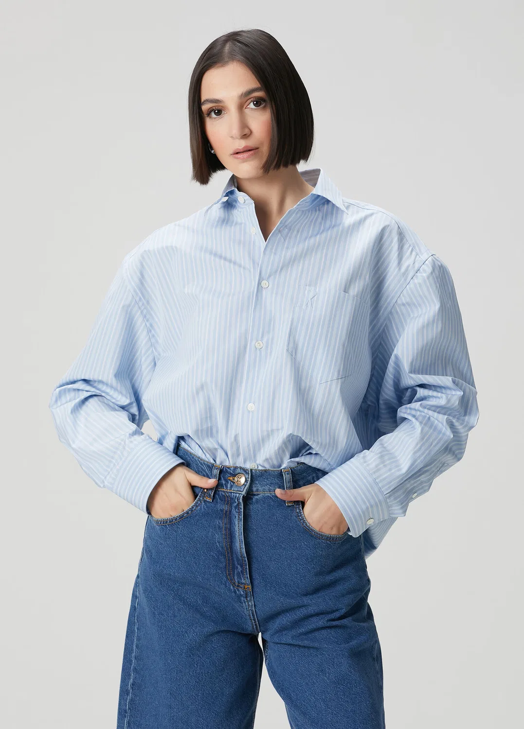 Рубашка Ami Paris Boxy Fit, сине-белая