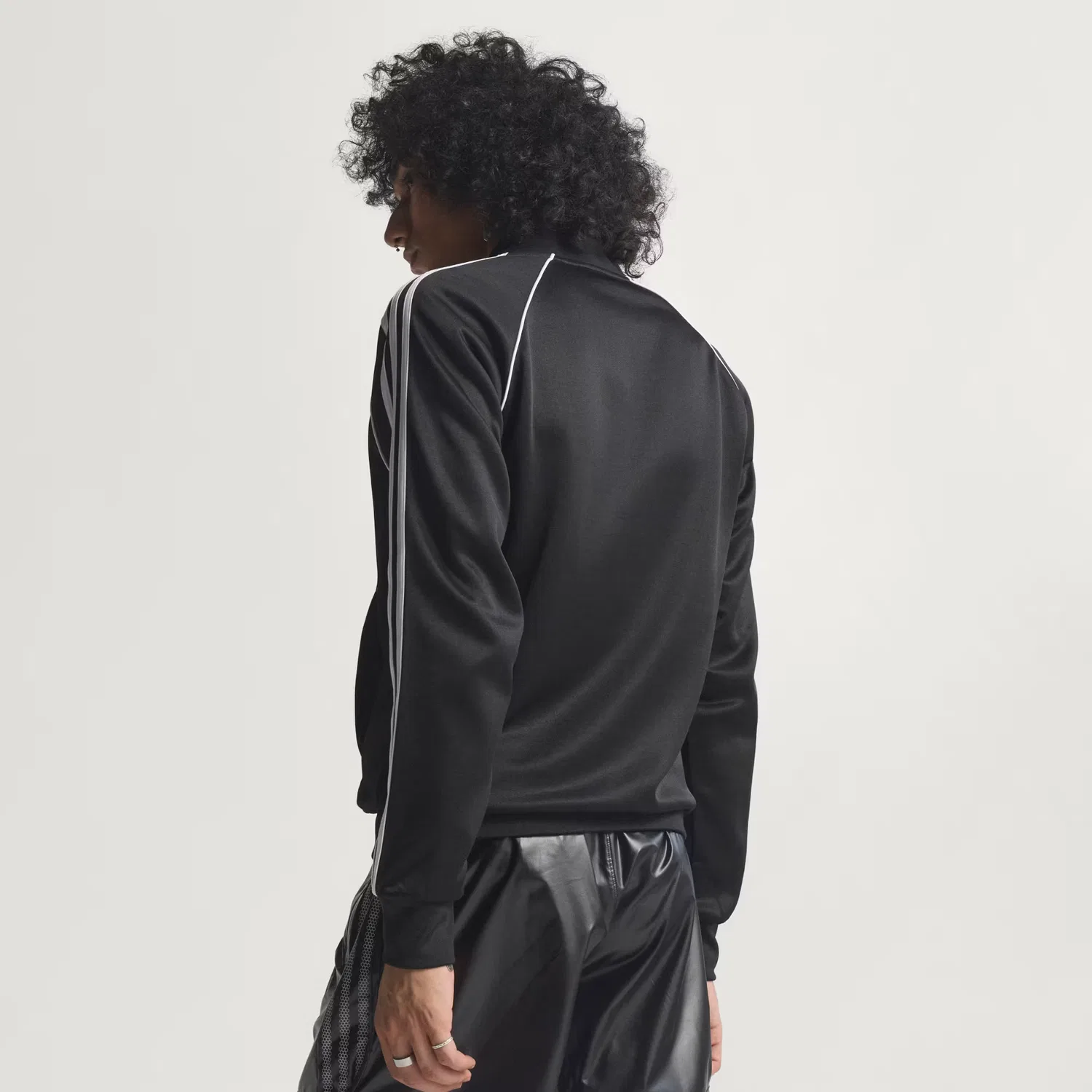 Мужская спортивная куртка с воротником бомбер SST Track Top Adidas Originals, черный — фото 2