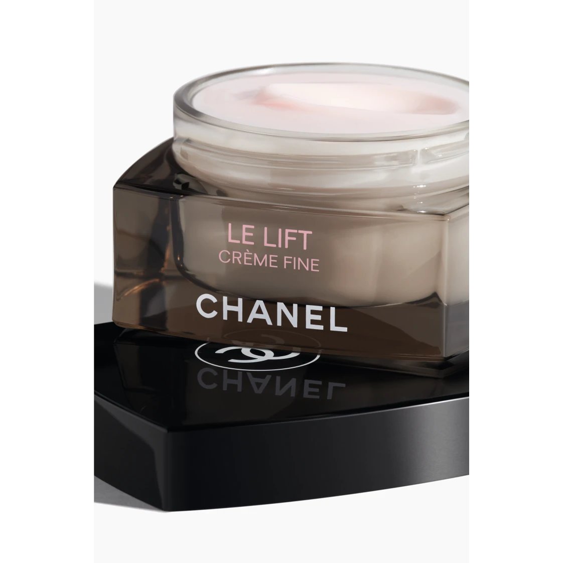 Крем для разглаживания и повышения упругости кожи лица и шеи Chanel Le Lift Crème Fine, 50 мл — фото 2