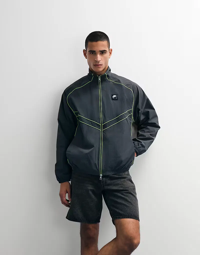 Куртка спортивная Air Windrunner с воронкообразным воротом Nike, черный — фото 4