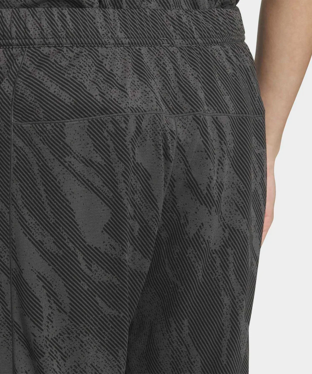 Мужские шорты с принтом Tech Essentials Cool Touch Regular Fit Camo AOP 9 Inch Adidas, Серый — фото 3