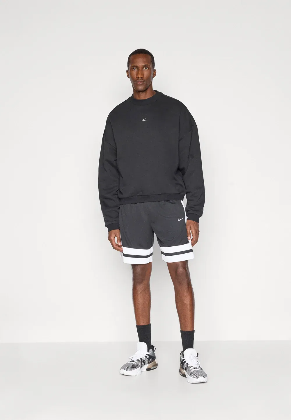 Свитшот Crew Nike Performance, Black/Pale Ivory — фото 2