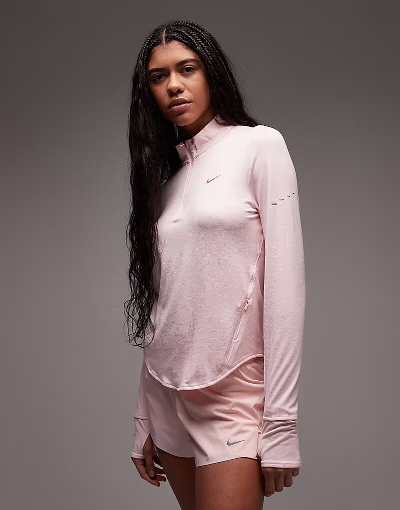 

Розовый топ Nike Running Swift Dri-FIT с длинными рукавами и застежкой-молнией до середины бедра