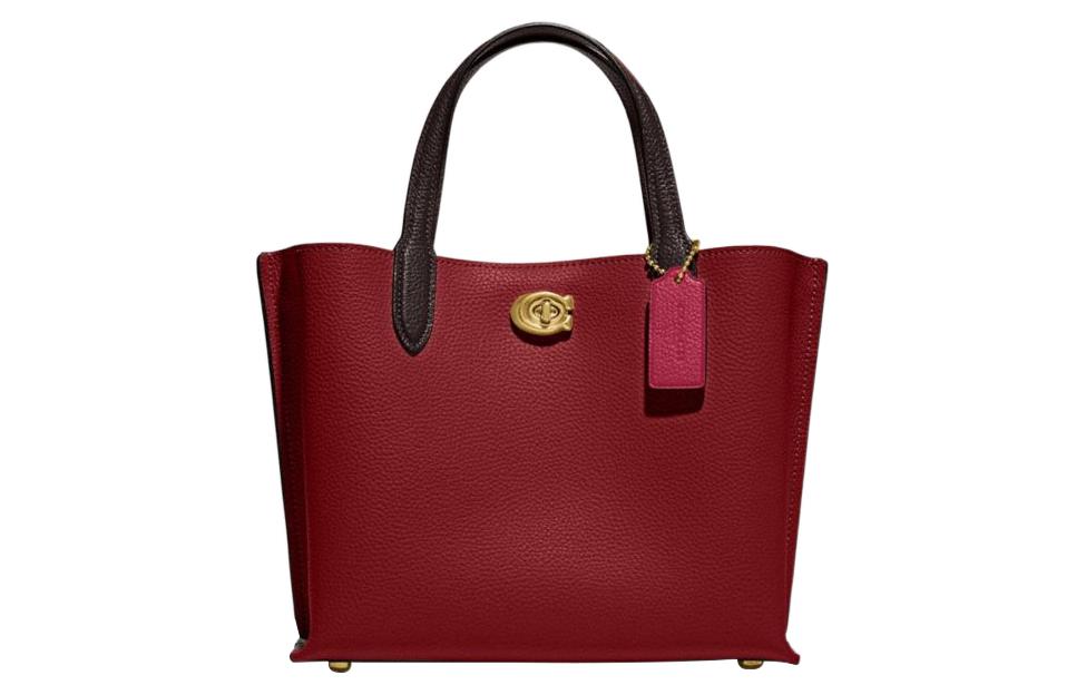 

Сумка-шоппер Willow из спилка кожи с наплечным и перекрестным ремнем, средний размер, женская, вишнево-красная COACH