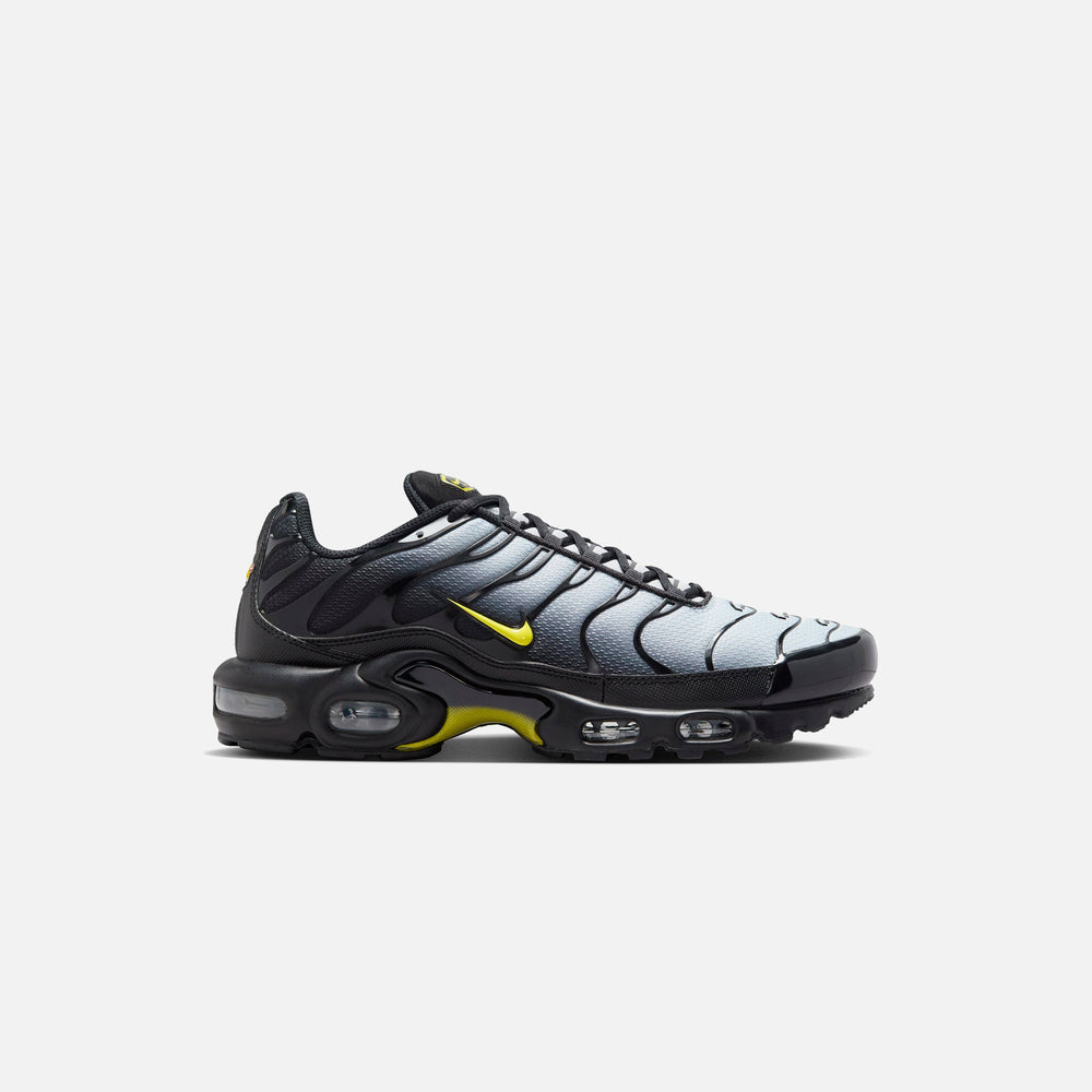 

Кроссовки Nike Air Max Plus, цвет Black/Wolf Grey/Opti Yellow