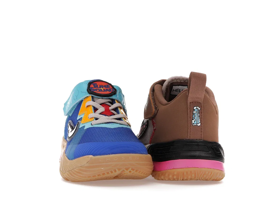 Детские кроссовки баскетбольные с дизайном Wile E. vs Roadrunner Nike LeBron 18 Low, Racer Blue/Baltic Blue-University Gold-White — фото 2