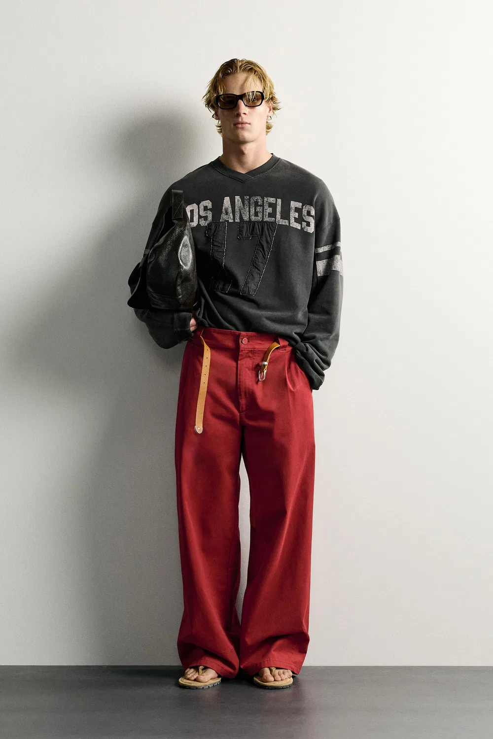 Винтажная толстовка укороченного кроя с нашивками и эффектом потертости ZARA, Black