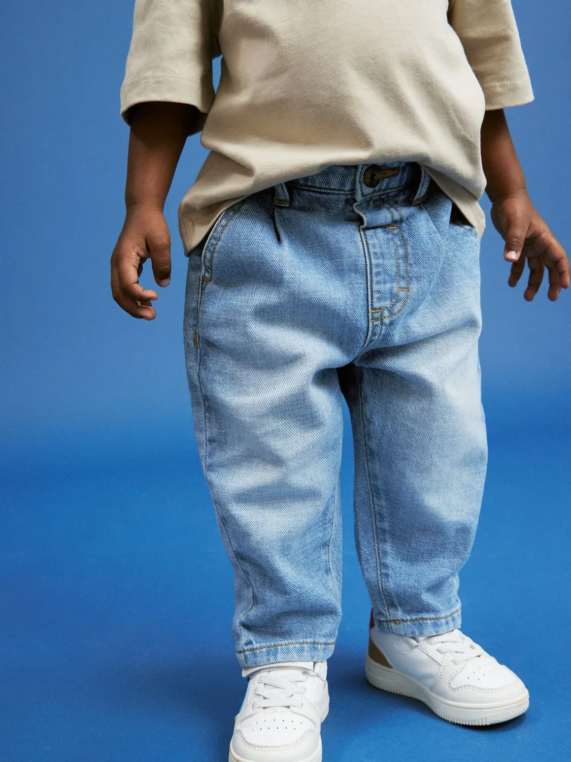 Джинсы свободного кроя со складками спереди, Light Blue Denim Next