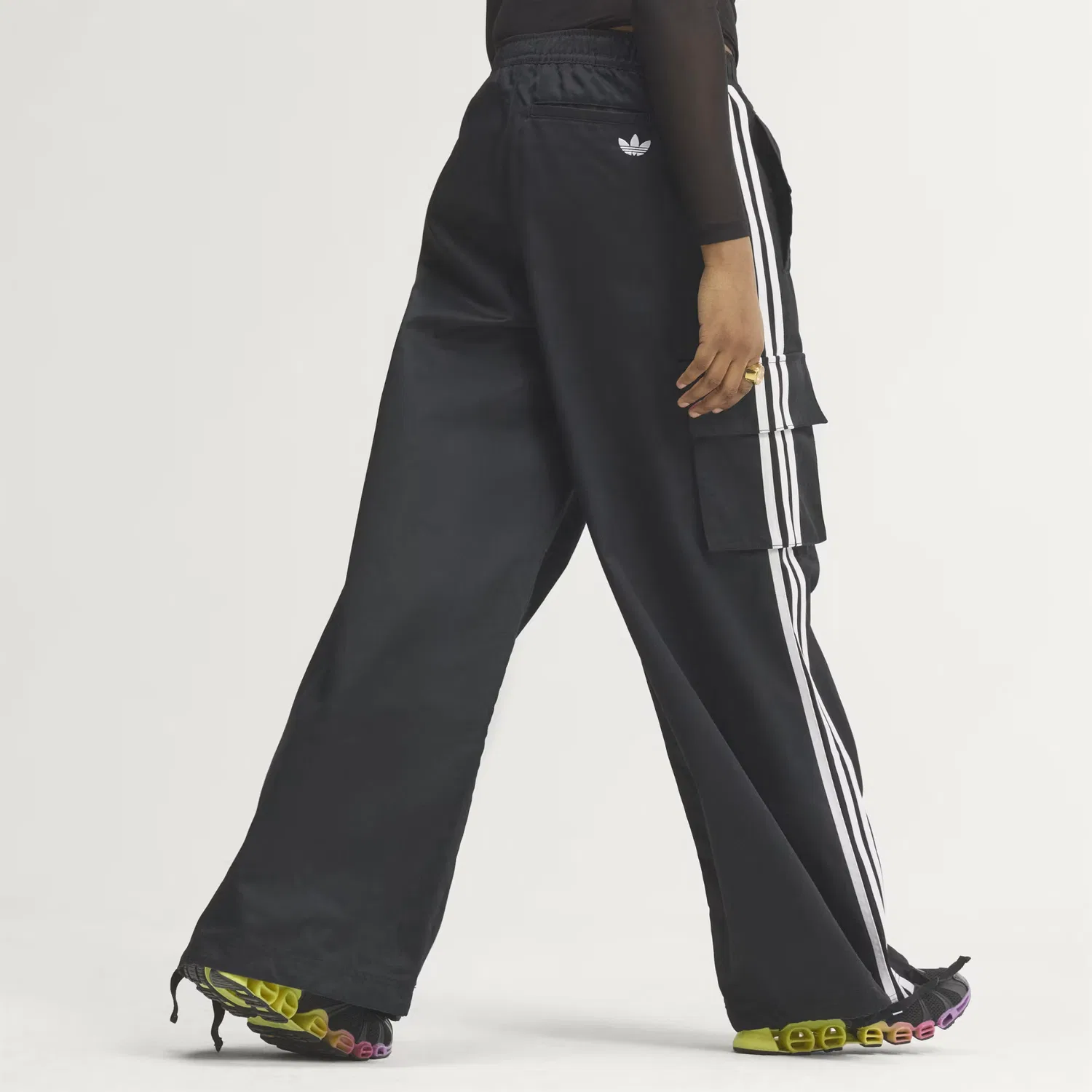Женские брюки карго оверсайз Firebird Adilenium Twill 3-Stripes Adidas Originals, черный/белый — фото 2