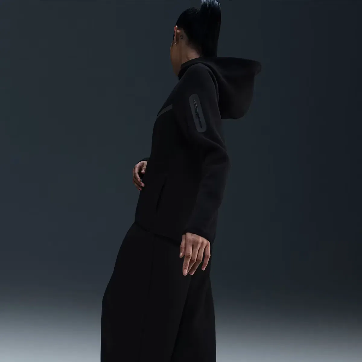 Женская худи с флисом Tech Fleece Windrunner Nike, Negro — фото 3