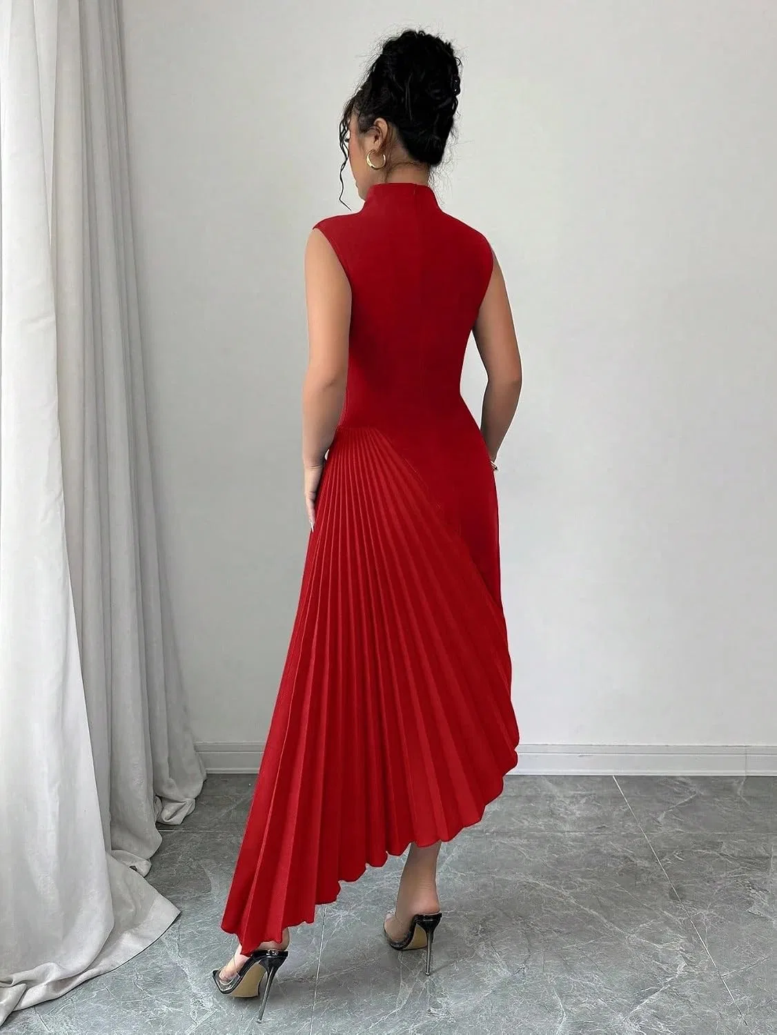 Женское элегантное платье миди с асимметричным подолом Red — фото 2