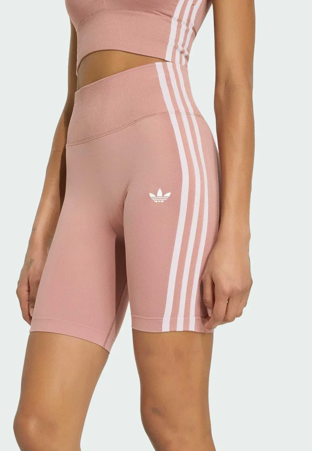 Шорты Essentials с тремя полосками, бесшовные, 5 дюймов - шорты Adidas Originals, Warm Clay — фото 4
