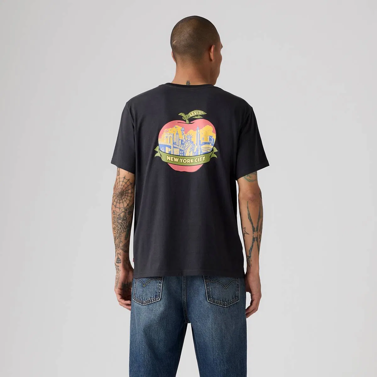 Свободная футболка с графическим принтом Levi's, Big Apple City Phantom - Black — фото 4