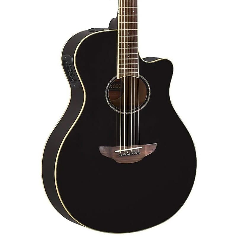 

Абсолютно новый Yamaha APX600 Thinline с электроникой черного цвета APX600 Thinline with Electronics