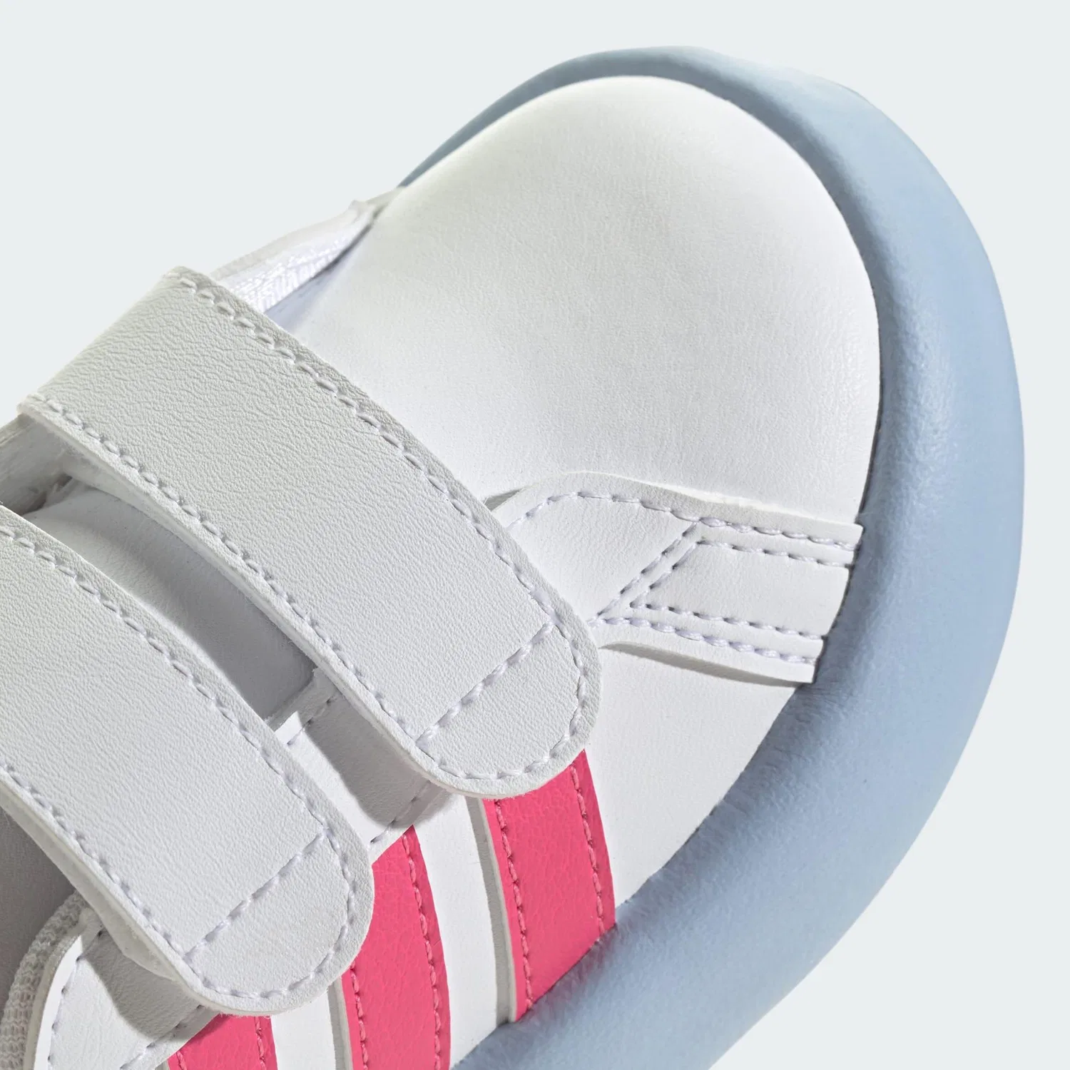 Детские кроссовки с закрытой пяткой Grand Court 2.0 Kids Adidas, Weiss Magentapink Kometblau — фото 4