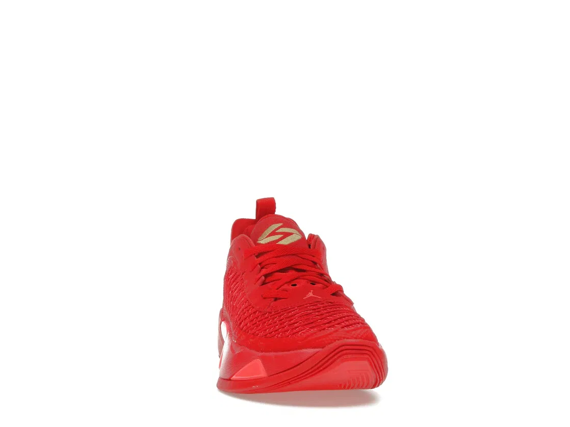 Детские кроссовки для мальчиков с высокими характеристиками Jordan Luka 1 Jordan, University Red/Metallic Gold — фото 2