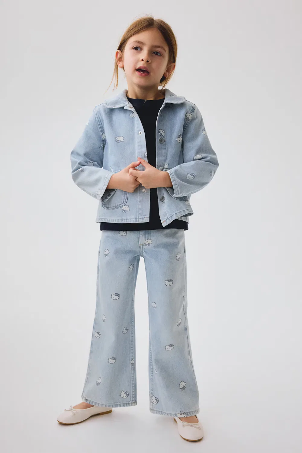 Джинсы с широкими штанинами и принтом H&M, Blasses Denimblau/Hello Kitty — фото 2