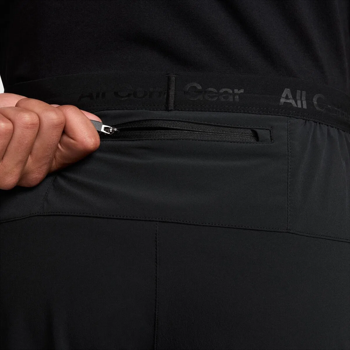 Мужские спортивные брюки с технологией Dri-FIT ACG Dawn Range Pant Nike, Black/Anthracite/Summit White — фото 2