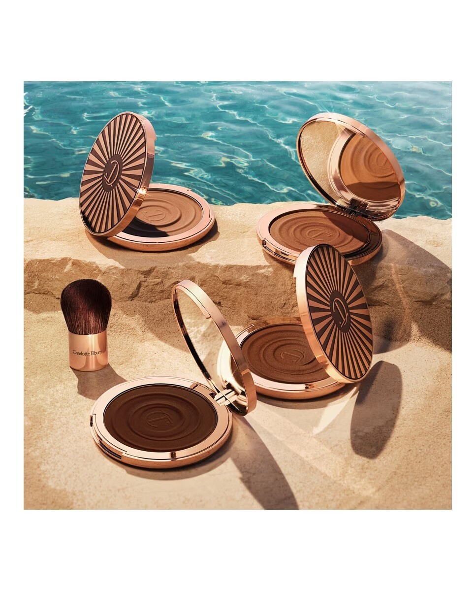 Кисть для макияжа Charlotte Tilbury Beautiful Skin Bronzer, 1 шт. — фото 2