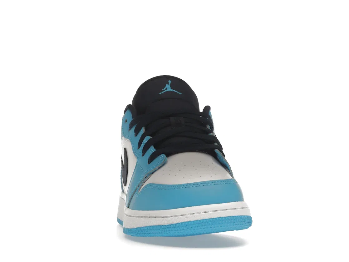 Детские кроссовки для мальчиков кожаные с принтом Jordan 1 Low, White/Dark Powder Blue-Obsidian — фото 2