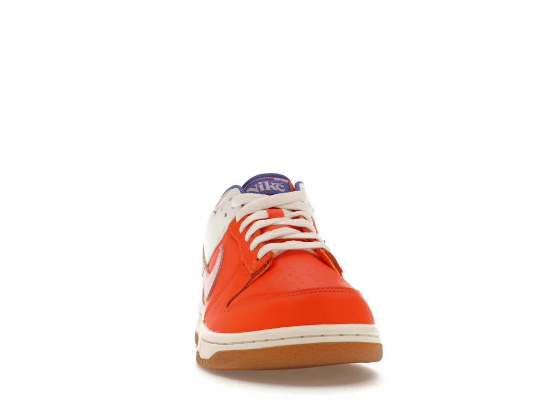 Детские кроссовки Lifestyle Nike Dunk Low SE, Safety Orange/Medium Soft Pink/Sail/Blue Joy — фото 2