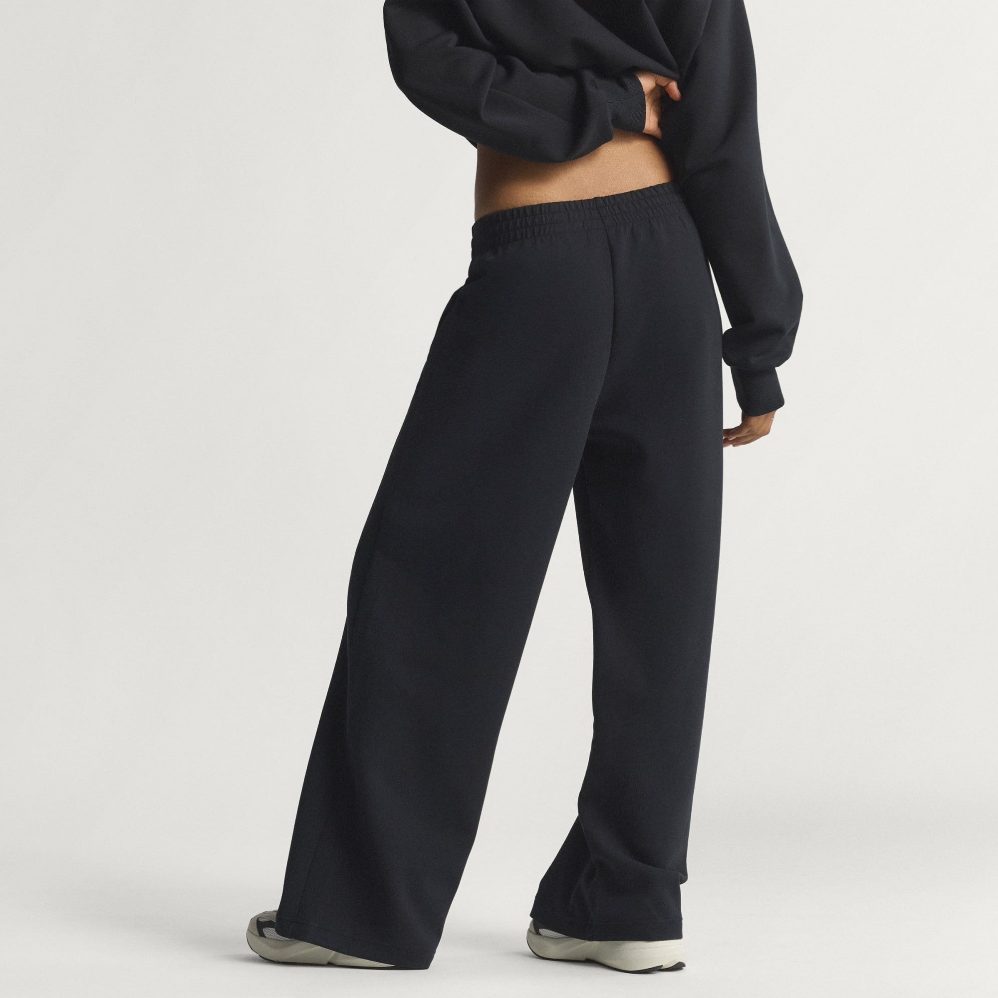 Спортивные брюки Adidas Soft Lux Straight Leg, черный — фото 3