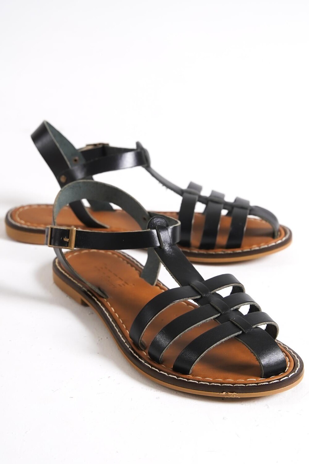 

Черные женские кожаные сандалии Capone Gladiator с ремешками Capone Outfitters, черный