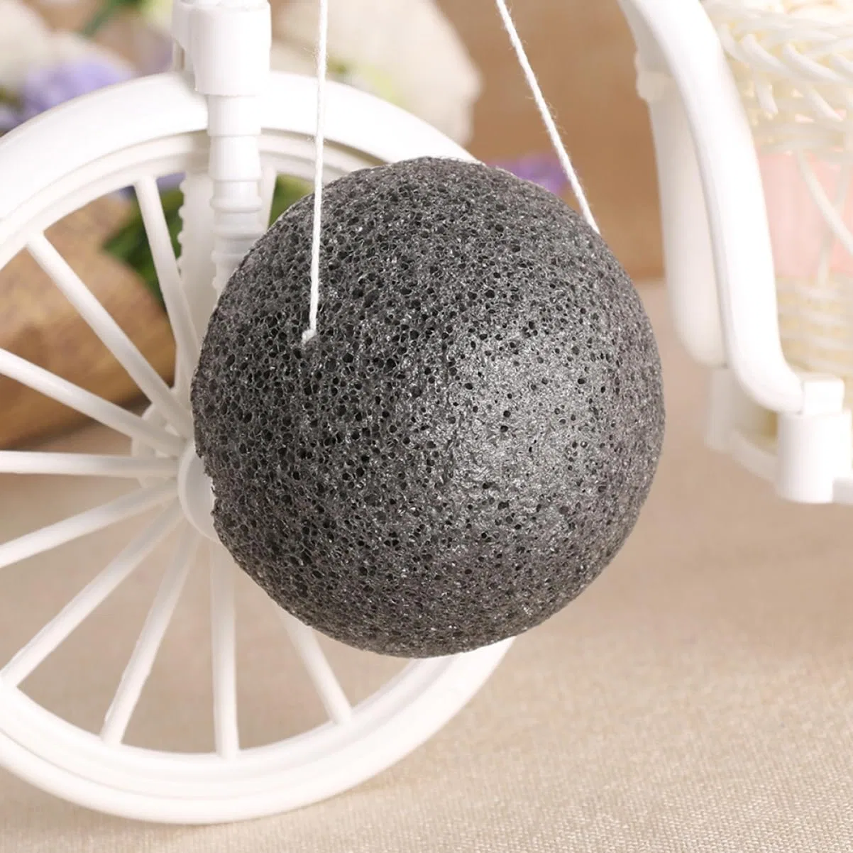 Спонж для лица с активированным углем Veemoon, 1 шт, 7x4x7 см — фото 3