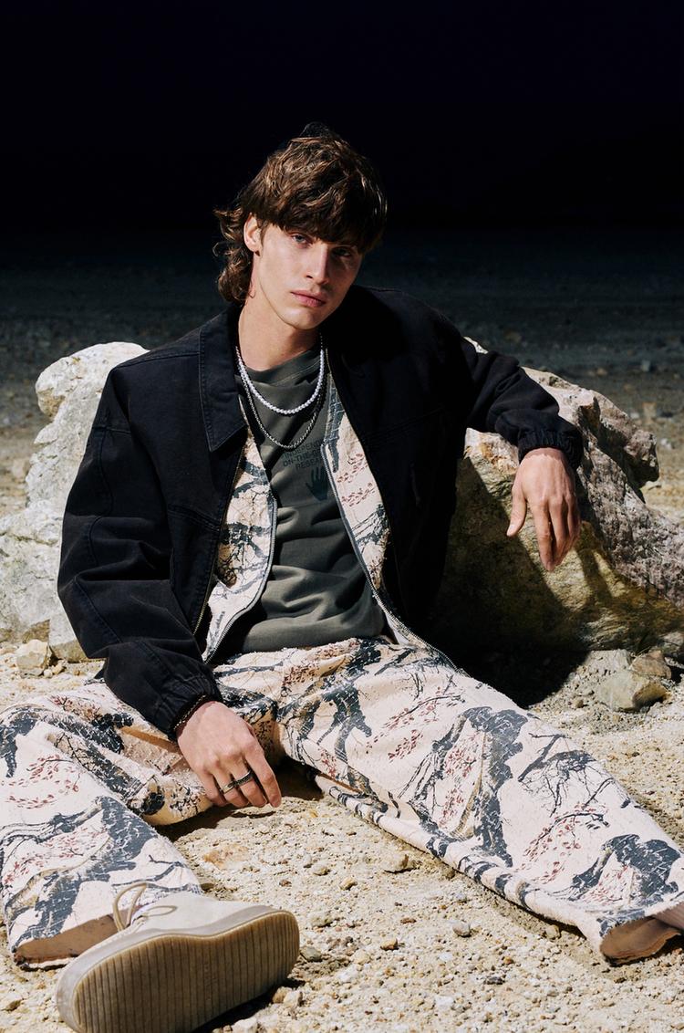 

Брюки с принтом «Ветвь» Pull And Bear, экрю