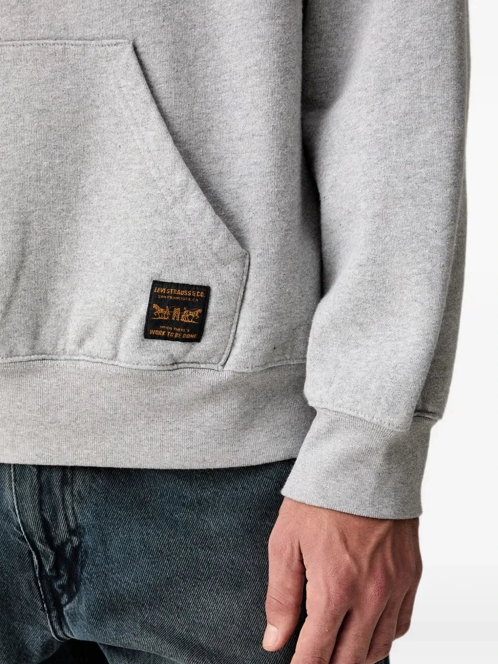 Толстовка Levi's Workwear с логотипом и карманом-кенгуру, серый — фото 4