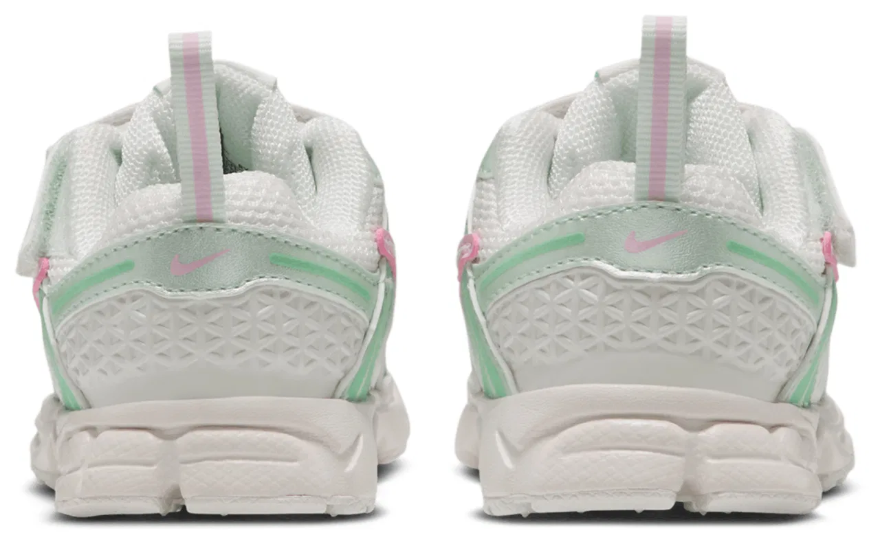 Детские кроссовки для мальчиков с технологичным дизайном Nike Vomero 5, Pink Foam/Sail/Sail — фото 3